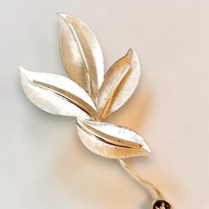 Vintage Crown Trifari Silver Tone Leaf Brooch Pin w/ Original Hang Tag USA